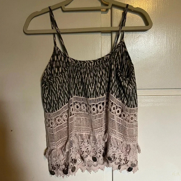 Deby Debo Crochet Fringe Printed Top Size Small - Picture 7 of 8